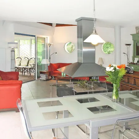 Ferienhaus 300s بيت للعطل Mesquer